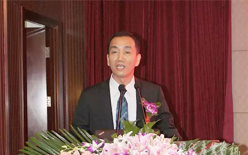 《中国太阳能产业资讯》《中国太阳能工程》杂志执行总编曾衡主持论坛