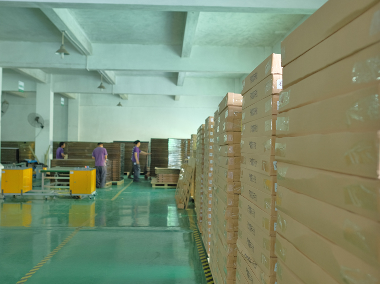 太阳能厂家-仓库