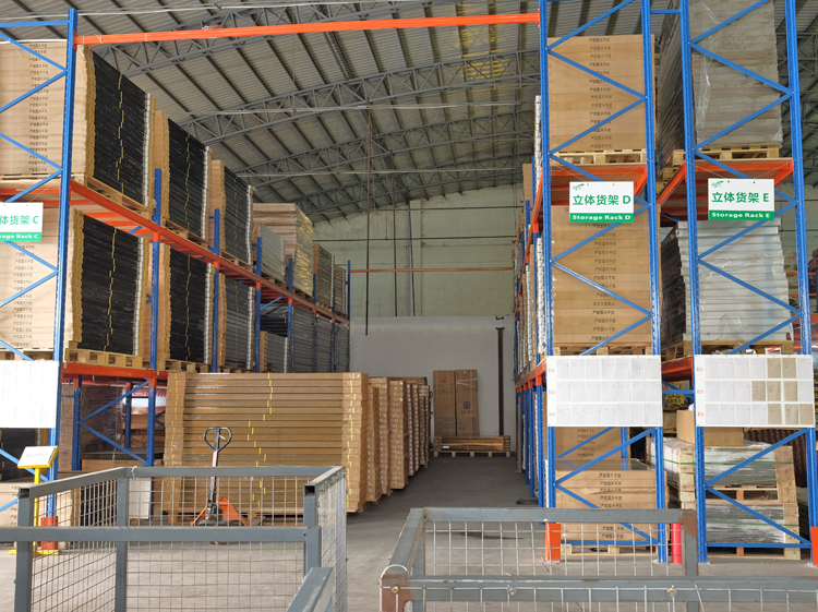 太阳能厂家-仓库区域