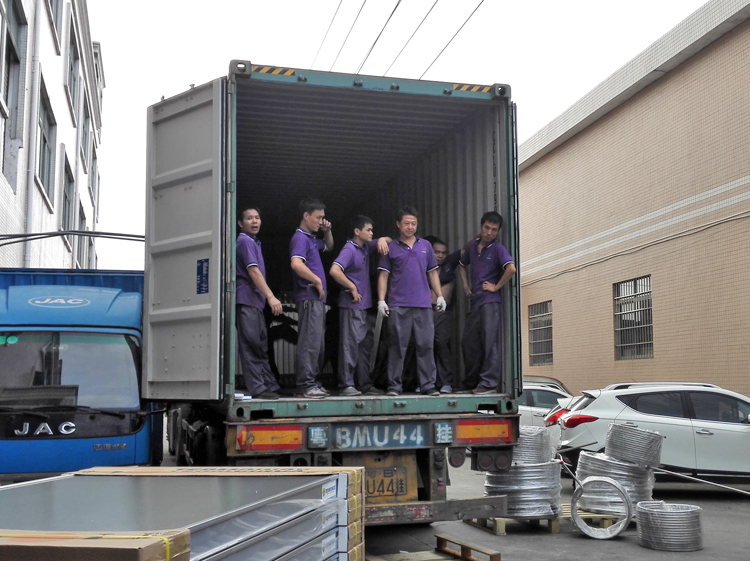 太阳能板装车过程