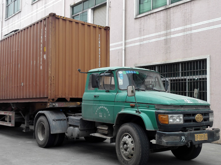 太阳能板装车过程