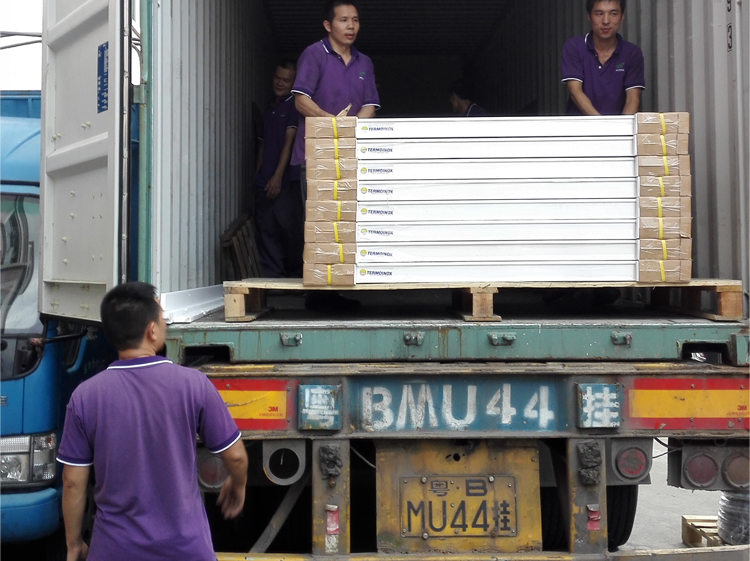 太阳能板装车过程