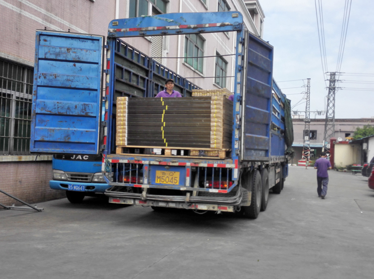 太阳能板装车过程